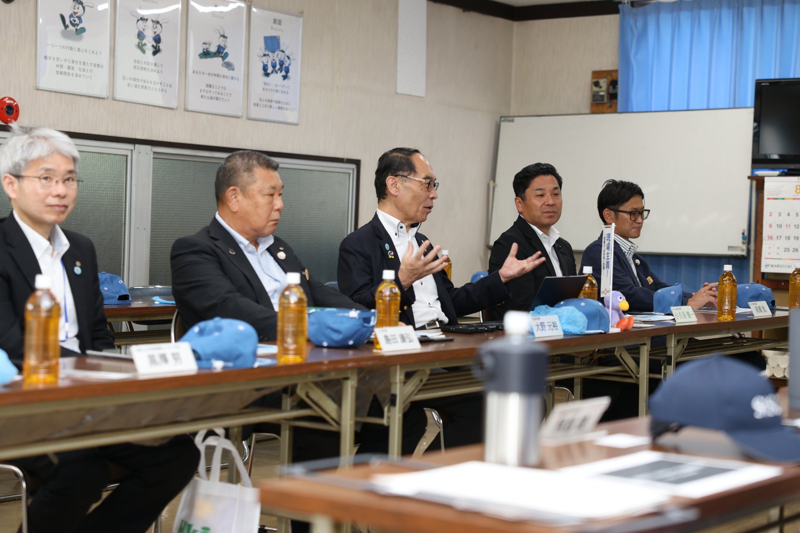 意見交換を行う大野元裕埼玉県知事と島田やすひろ小川町長